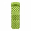 Ultralekki materac dmuchany jednoosobowy do spania na kemping i trekking HyperMotion Campmat – 190x56 cm – zielony